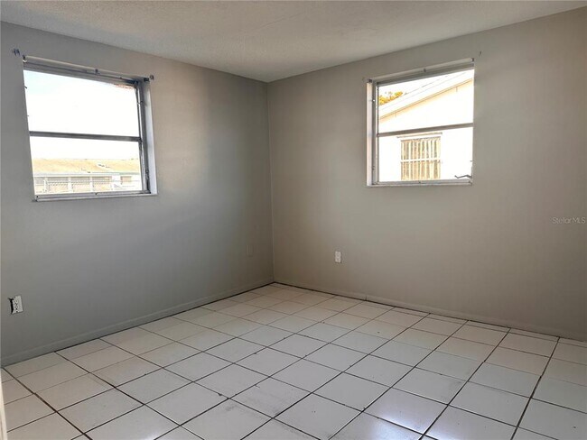 Building Photo - 3215 Bright Dr