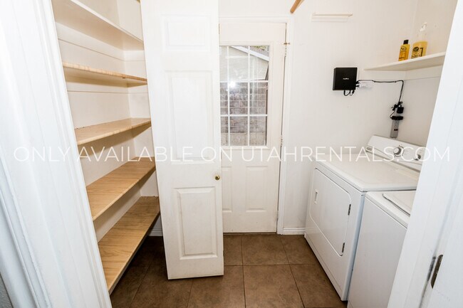 Building Photo - 1057 S 810 E