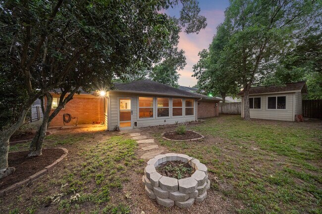 Building Photo - 10211 Cantertrot Dr