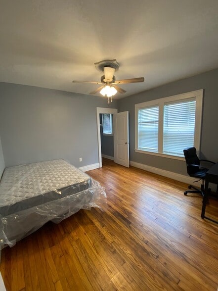 Building Photo - 2411 E Genesee St