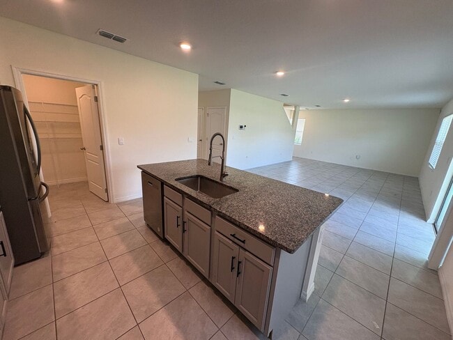 Building Photo - 4 Bed 2.5 Bath Mt Dora Home - Solar Energy!