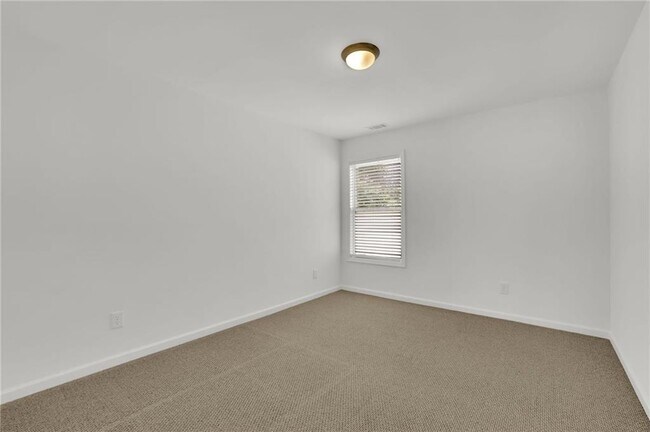 Building Photo - 3335 Briaroak Dr
