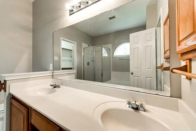 Building Photo - Great Location in Desoto!!