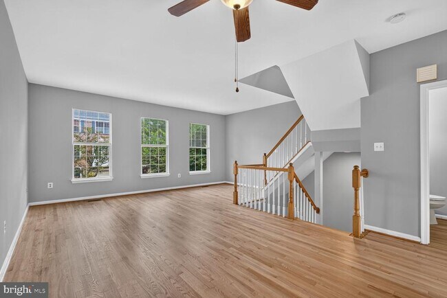 Building Photo - 2432 Clover Field Cir