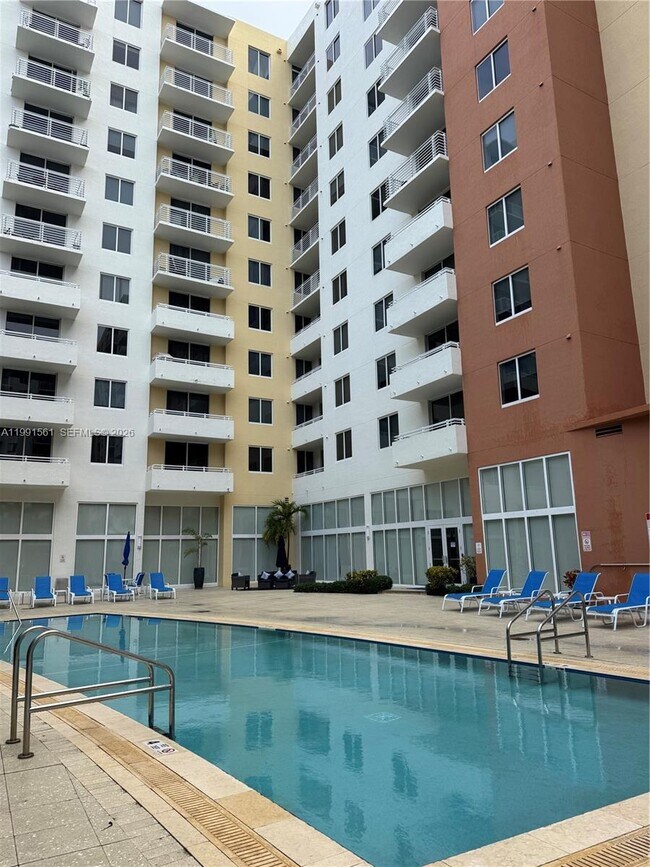 Building Photo - 18800 NE 29th Ave