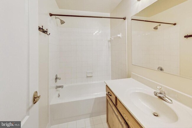 Building Photo - 6104 Cool Spring Terrace S