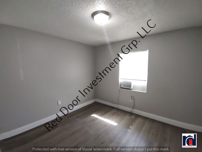 Building Photo - Large 2/1- Minutes from Downtown Leesburg/...
