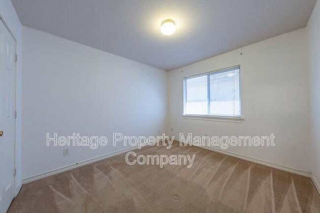 Building Photo - 1435 Bluff Forest