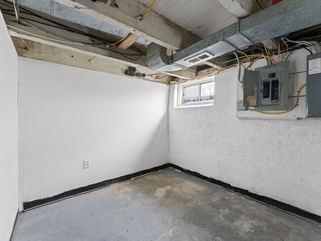 Building Photo - Updated 3-Bedroom Home with Spacious Yard in Hainesport