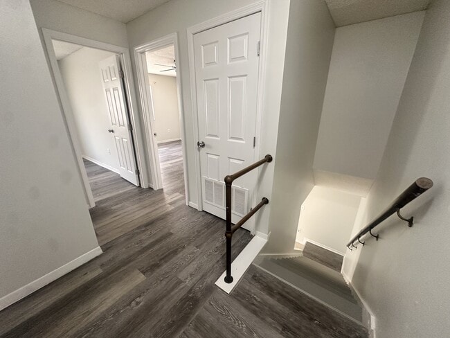 Building Photo - 1013 Spring Meadow Dr