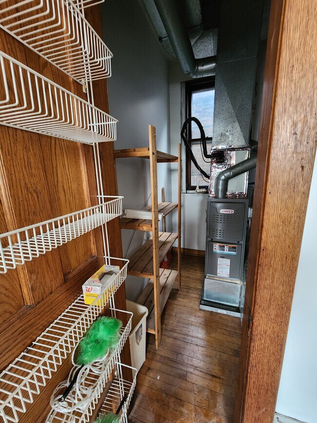 Building Photo - 2404 W Superior St