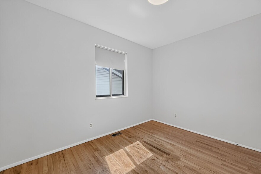 Building Photo - 1675 Central Pky