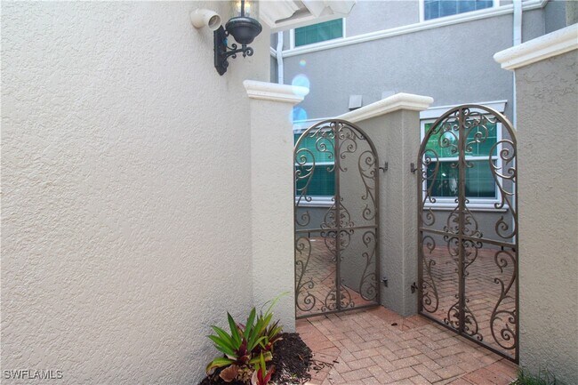 Building Photo - 9224 Campanile Cir