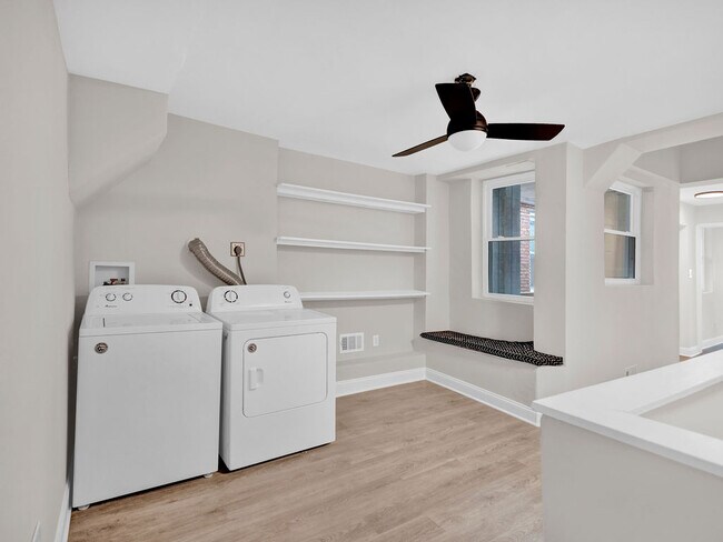 Building Photo - 1214 E Eager St