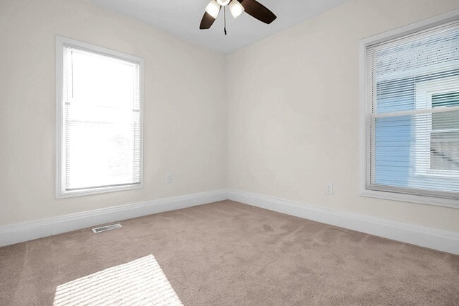 Building Photo - 582 Gilbert St