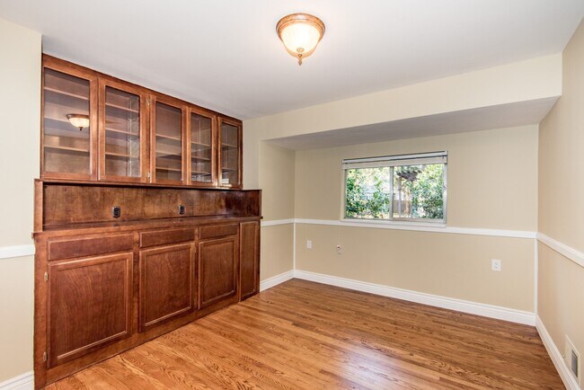 Building Photo - Beautiful Los Gatos Home Minutes to Downto...