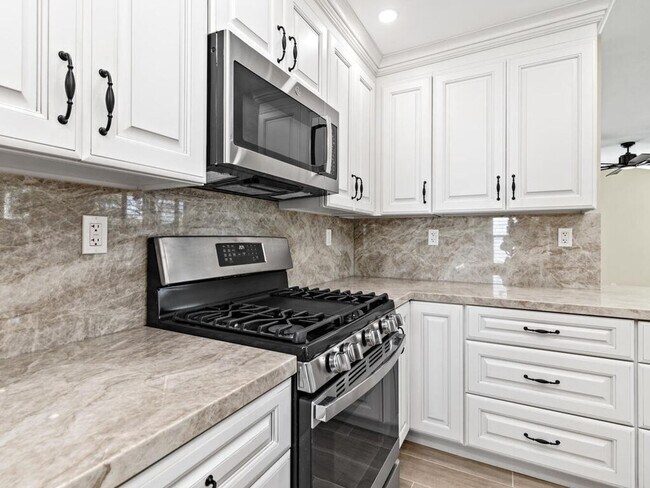 Building Photo - Stunning Fully Remodeled Home in Rancho De...