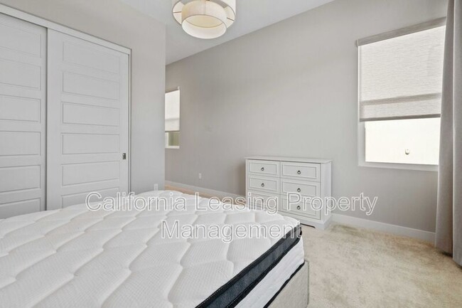 Building Photo - 28649 Windbreak Tr