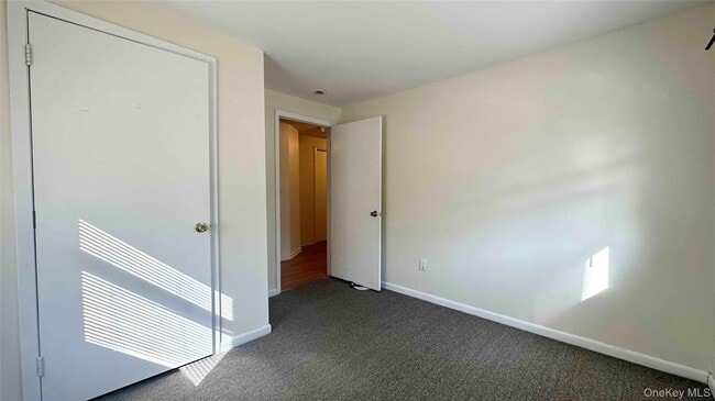 Building Photo - 64 Pine Hollow Rd