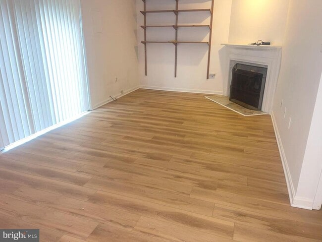 Building Photo - 10195 Valentino Dr