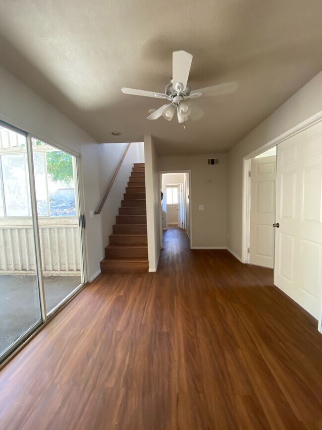 Building Photo - Large House, Close to Campus!!