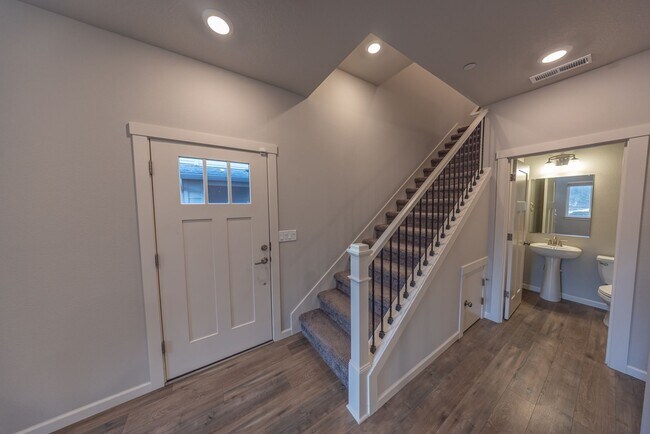Building Photo - 2333 S Brookside Pl