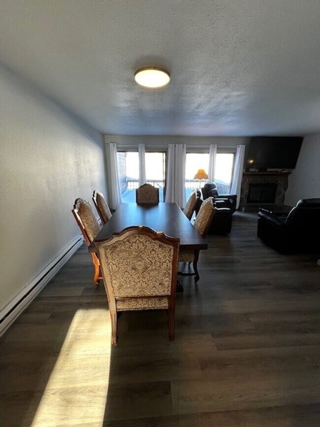Building Photo - Winter Seasonal Rental- Lakeside Townhouses #3