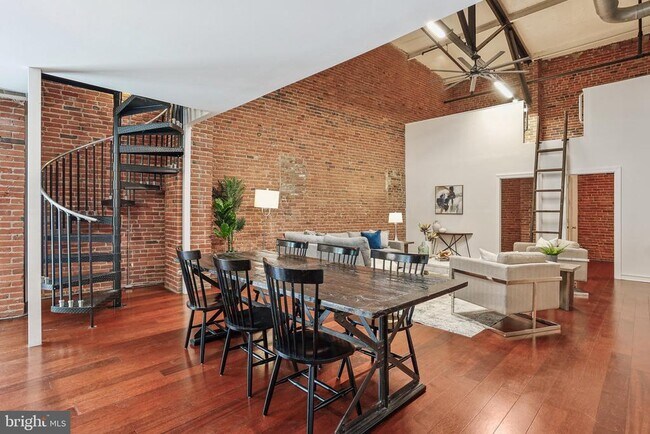 Building Photo - 810 N Hancock St