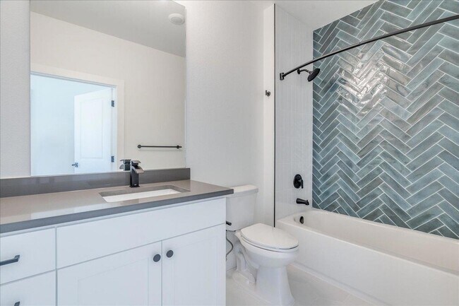 Building Photo - 3000 Duval St