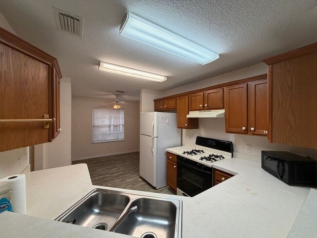 Building Photo - Rainbow Springs Country Club 2/2 ***Won't Last***