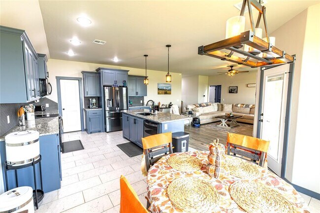 Building Photo - 2003 Evermore Cir