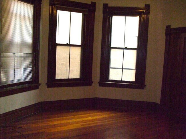 Building Photo - 3255 Bishop St