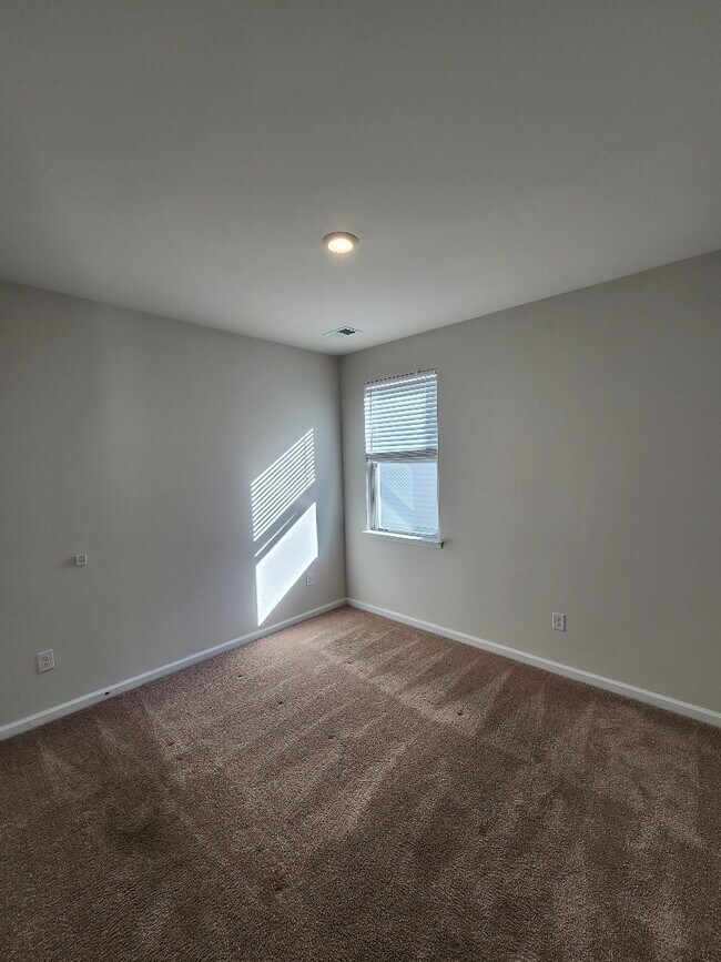 Building Photo - 3537 Bells Lk Cir