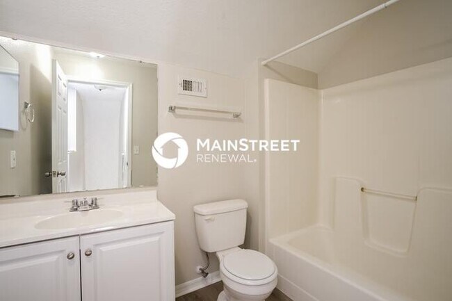 Building Photo - 4 Bedroom Pet-Friendly Home in DAVENPORT, FL with Main Street Renewal