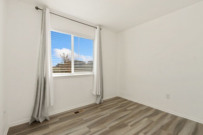 Building Photo - 1810 Covered Bridge Pkwy