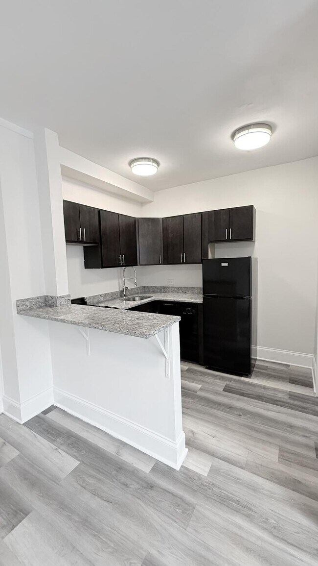 Building Photo - 0 bedroom in Chicago IL 60613
