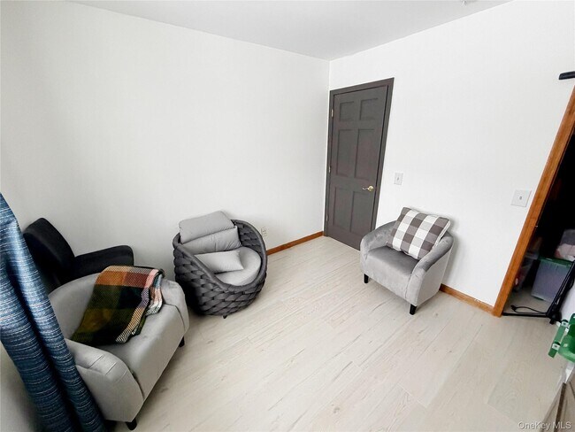 Building Photo - 276 Temple Hill Rd