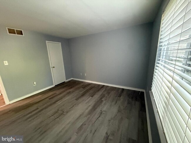 Building Photo - 313 Gregorys Way