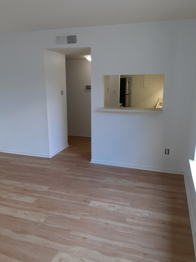 Building Photo - 3350 Altamont S