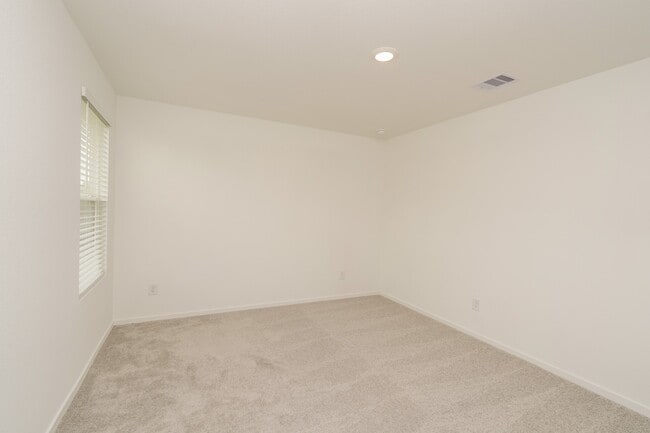 Building Photo - 7907 Meadow Cranesbill Ln