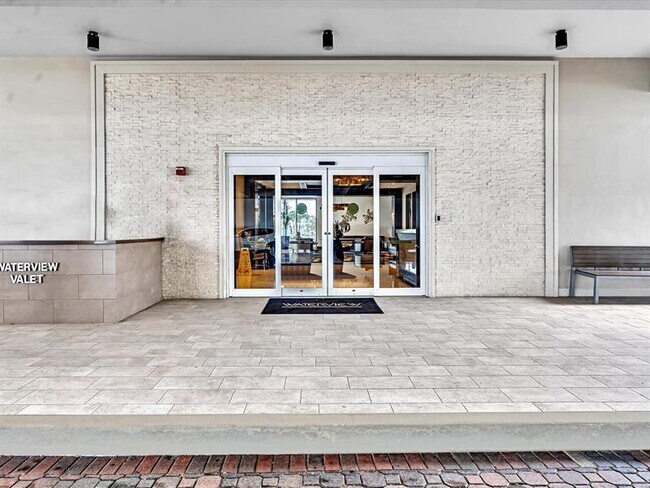 Building Photo - 20515 E Country Club Dr