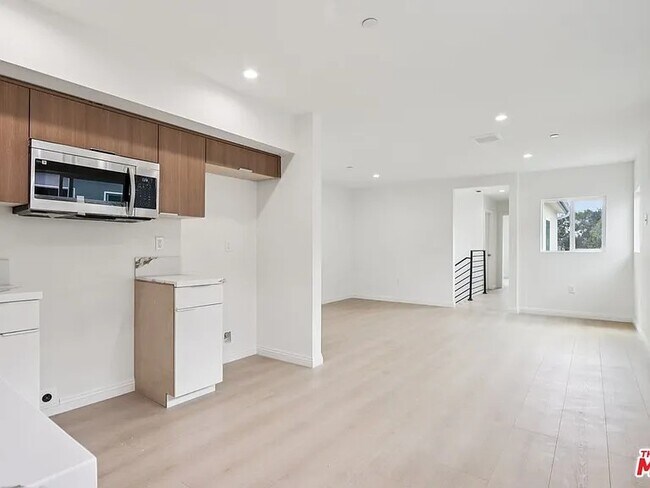 Building Photo - 1677 E 111th St