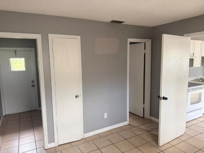 Building Photo - Coming Soon — 3BR/2BA Bradenton Rental · Available Mid-May