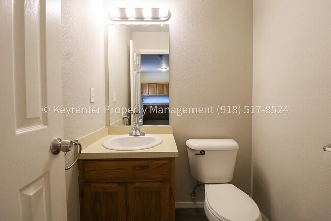 Building Photo - 3 Bed | 1.5 Bath in Central Tulsa!