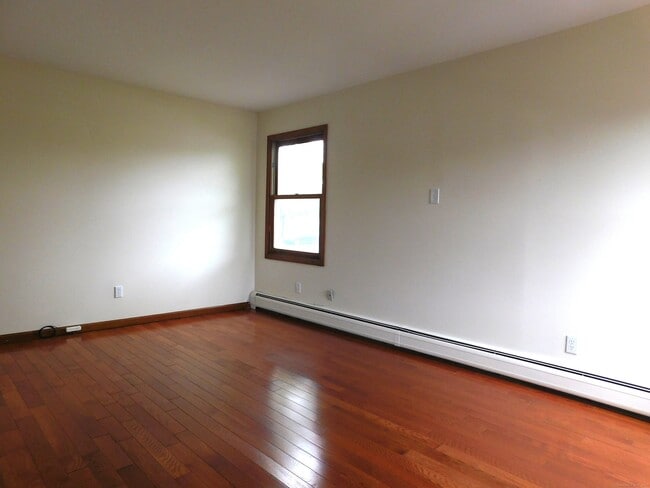 Building Photo - 6 Herkimer St