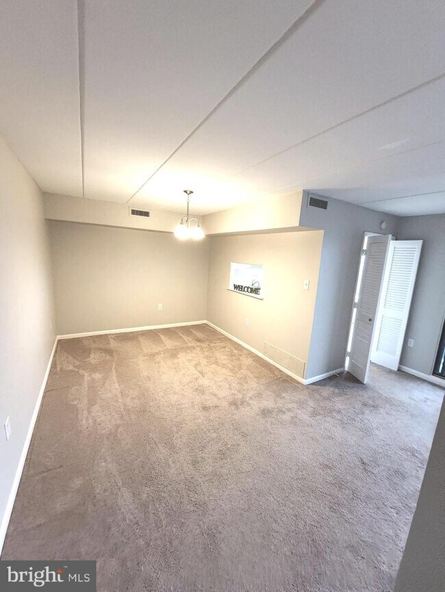 Building Photo - 128 Roberts Ln