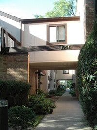 Building Photo - 1750 Henley St