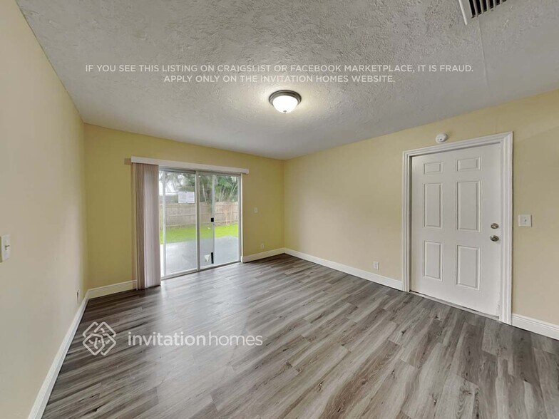 Building Photo - 4582 Carthage Cir N