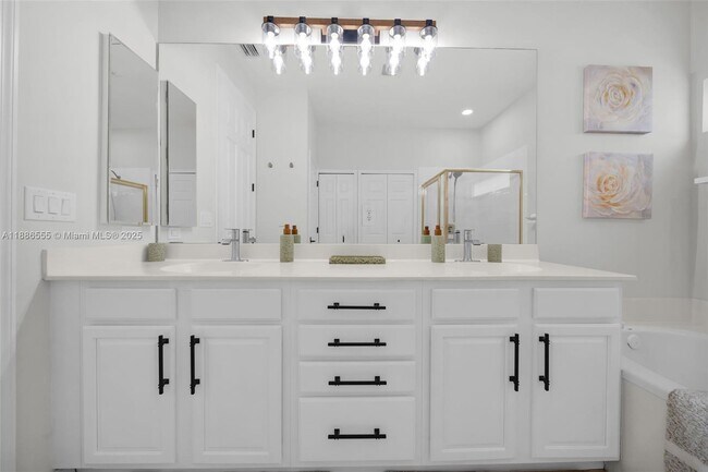 Building Photo - 8864 Ventura Way