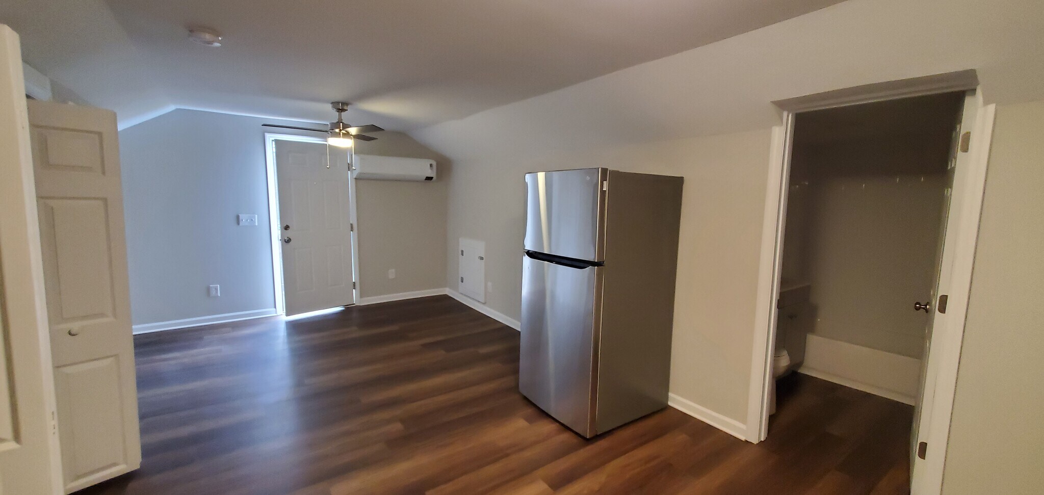 Living room - 1605 Douglas Ave